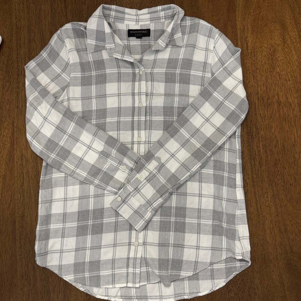 Banana Republic Womens M Boyfriend Fit Gray White Plaid Flannel Button Up Shirt
